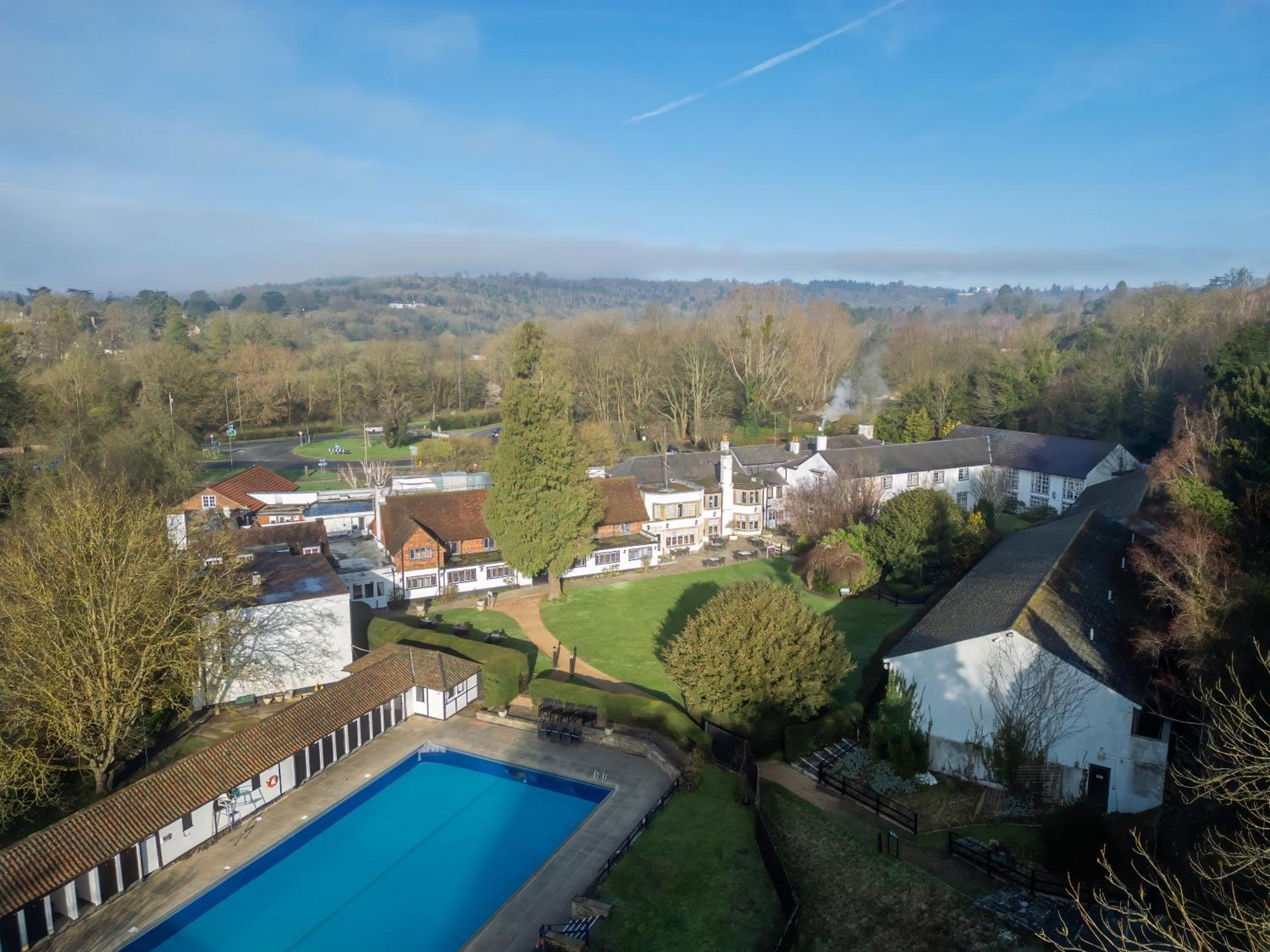 Sunday Box Hill Burford Bridge Hotel Dorking Extérieur photo