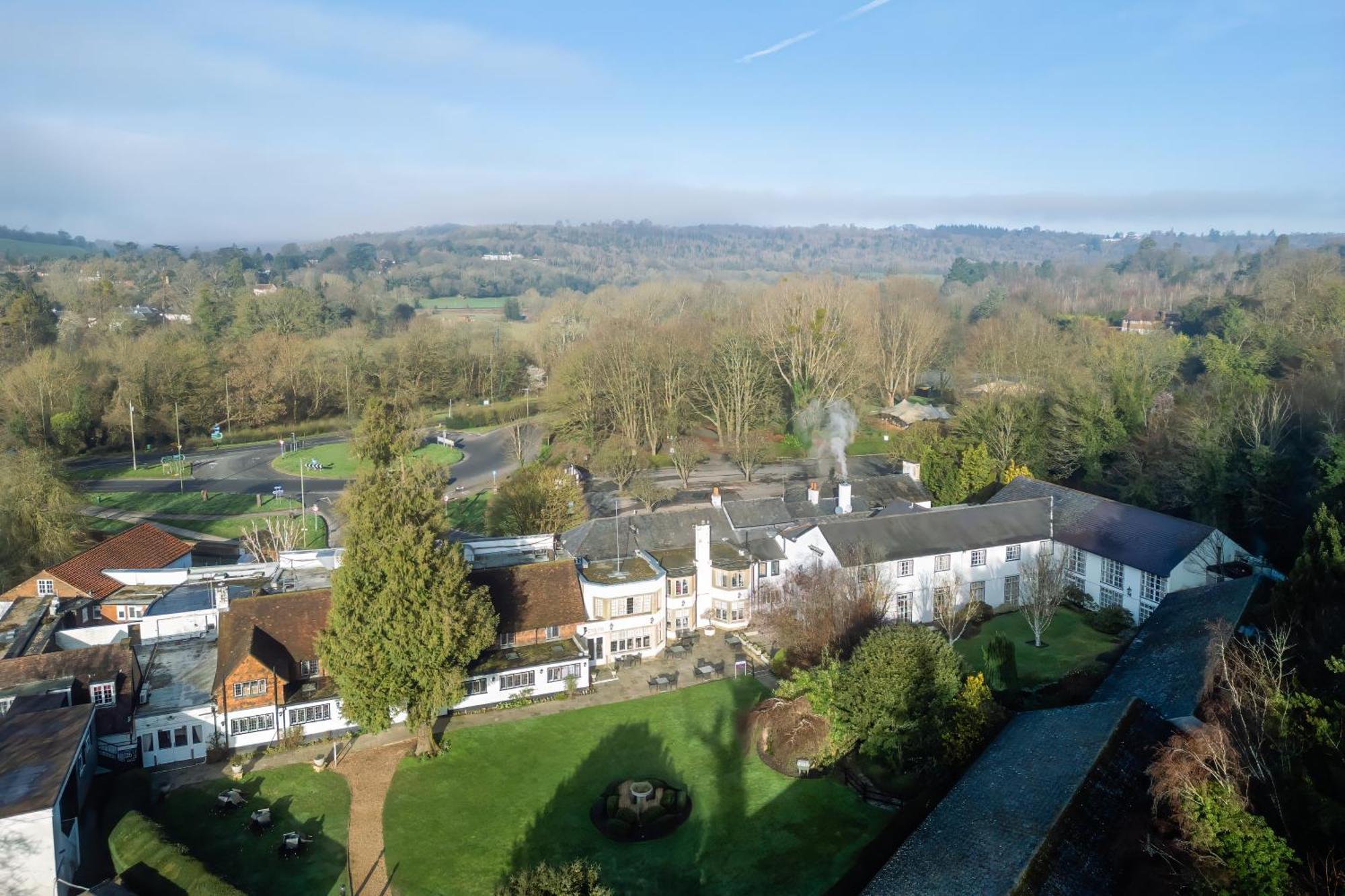 Sunday Box Hill Burford Bridge Hotel Dorking Extérieur photo
