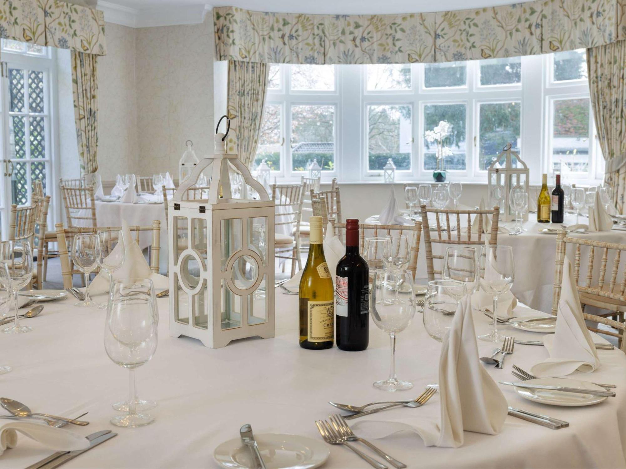 Sunday Box Hill Burford Bridge Hotel Dorking Extérieur photo