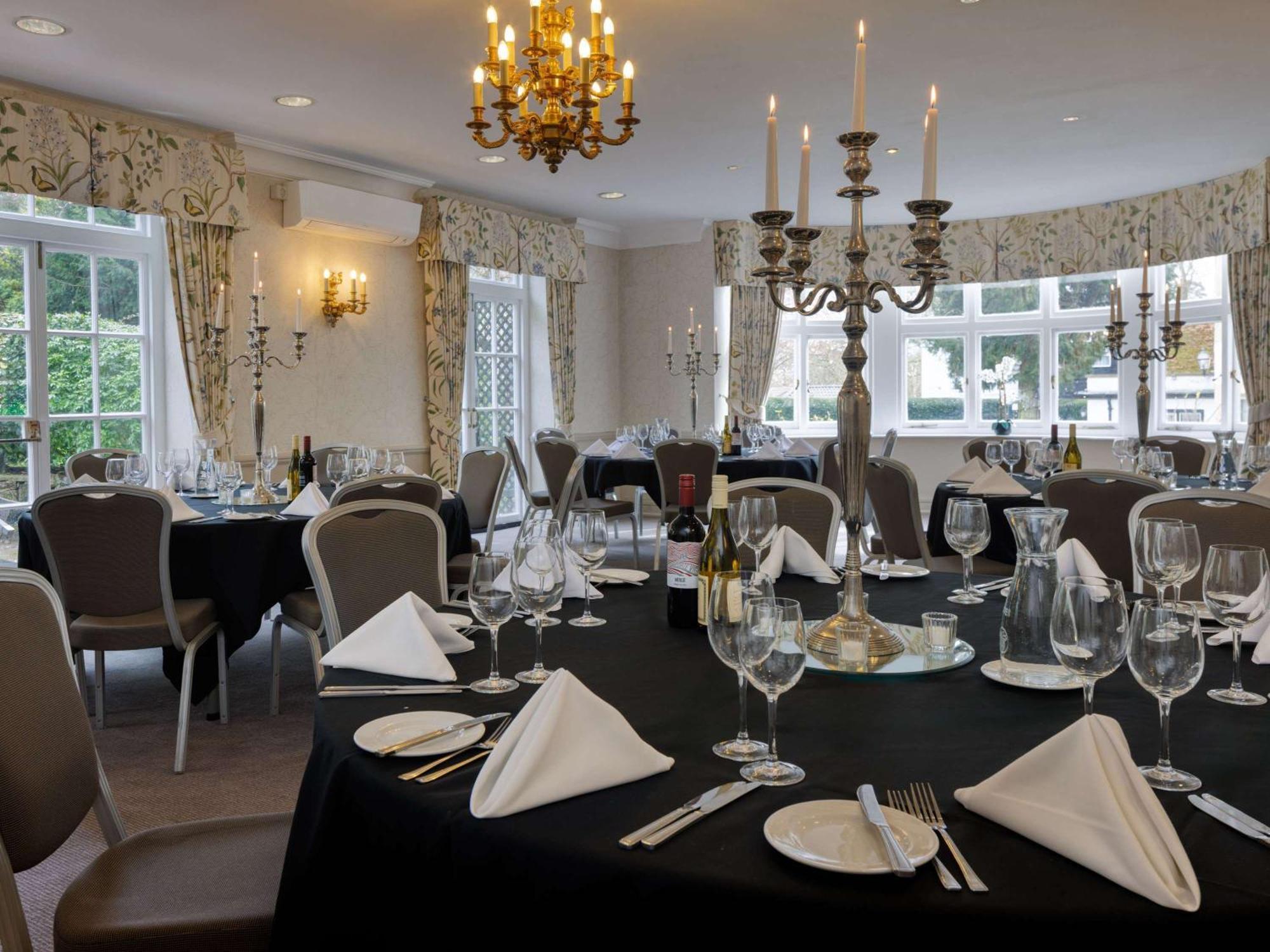 Sunday Box Hill Burford Bridge Hotel Dorking Extérieur photo
