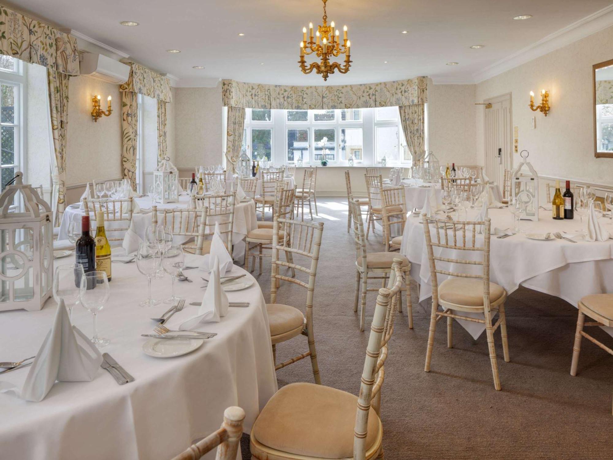 Sunday Box Hill Burford Bridge Hotel Dorking Extérieur photo