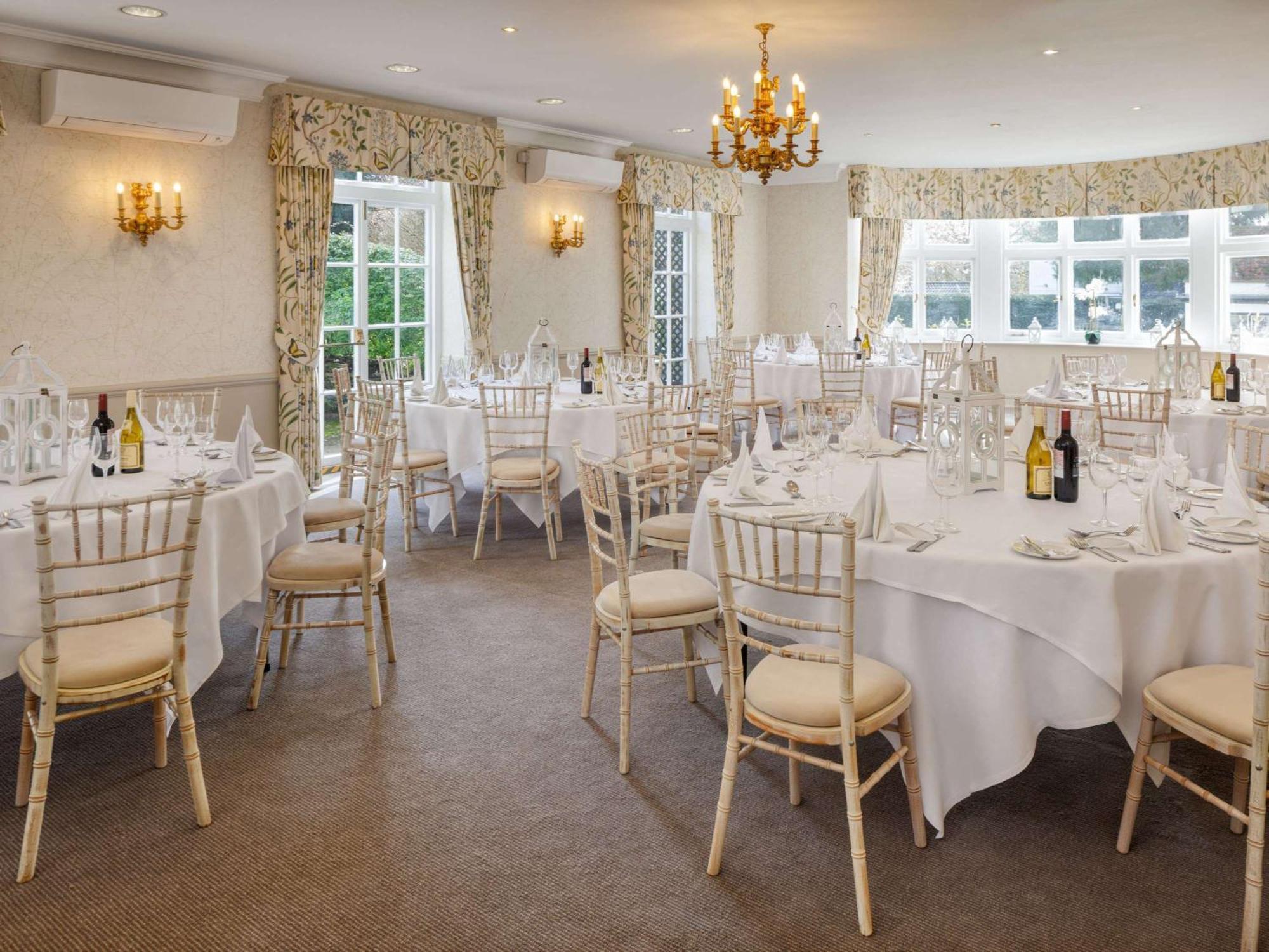 Sunday Box Hill Burford Bridge Hotel Dorking Extérieur photo
