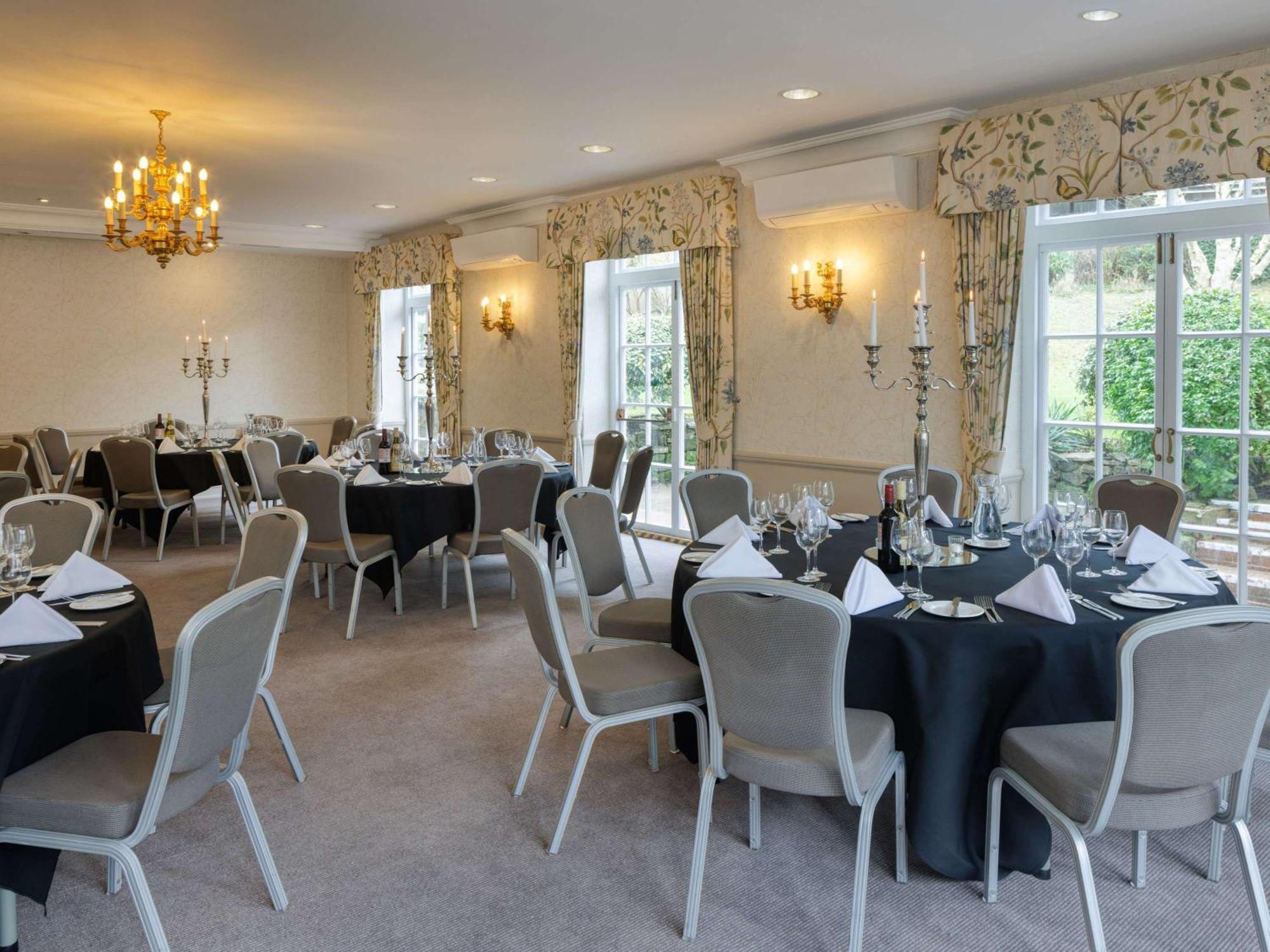 Sunday Box Hill Burford Bridge Hotel Dorking Extérieur photo