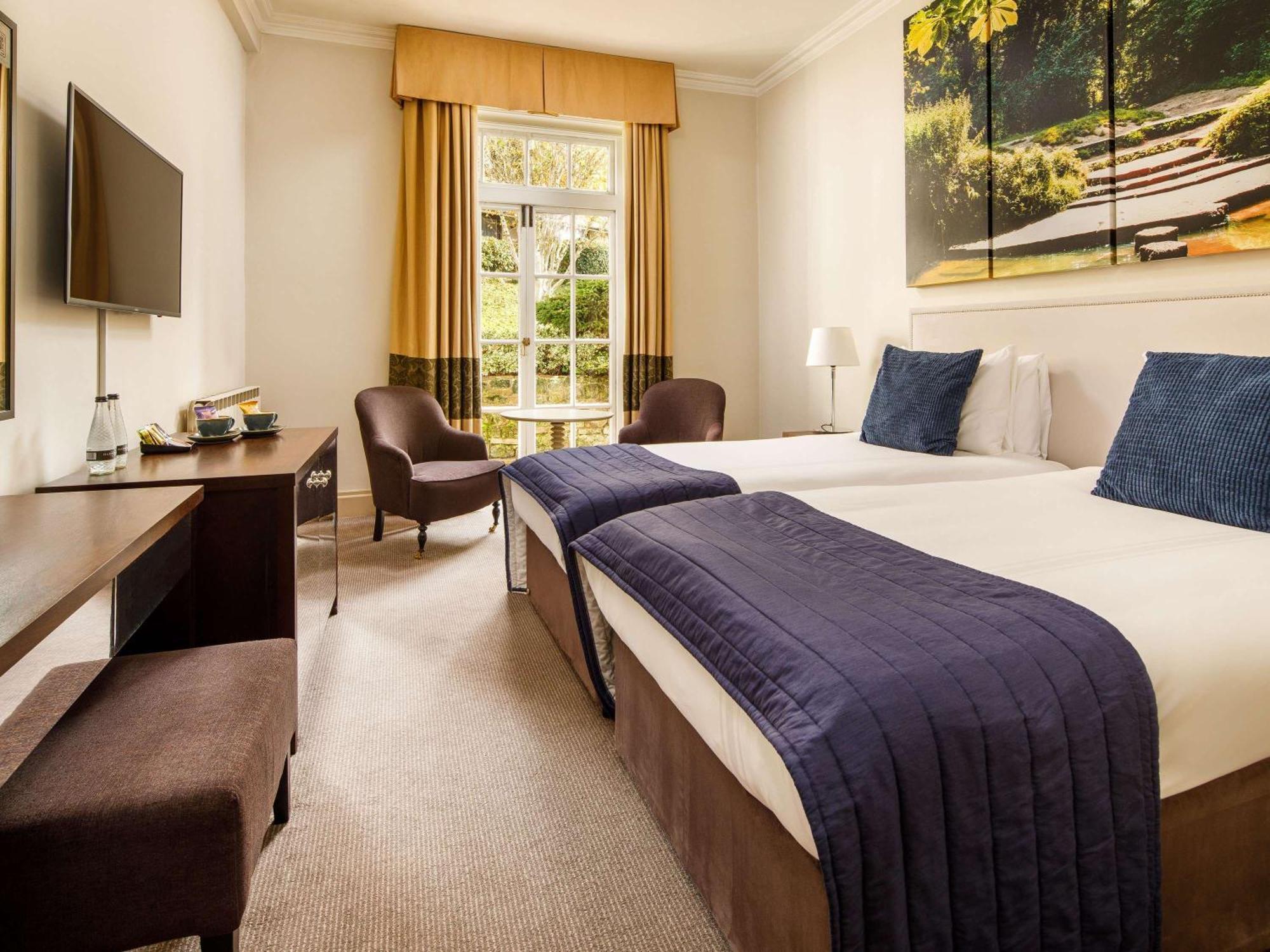 Sunday Box Hill Burford Bridge Hotel Dorking Extérieur photo