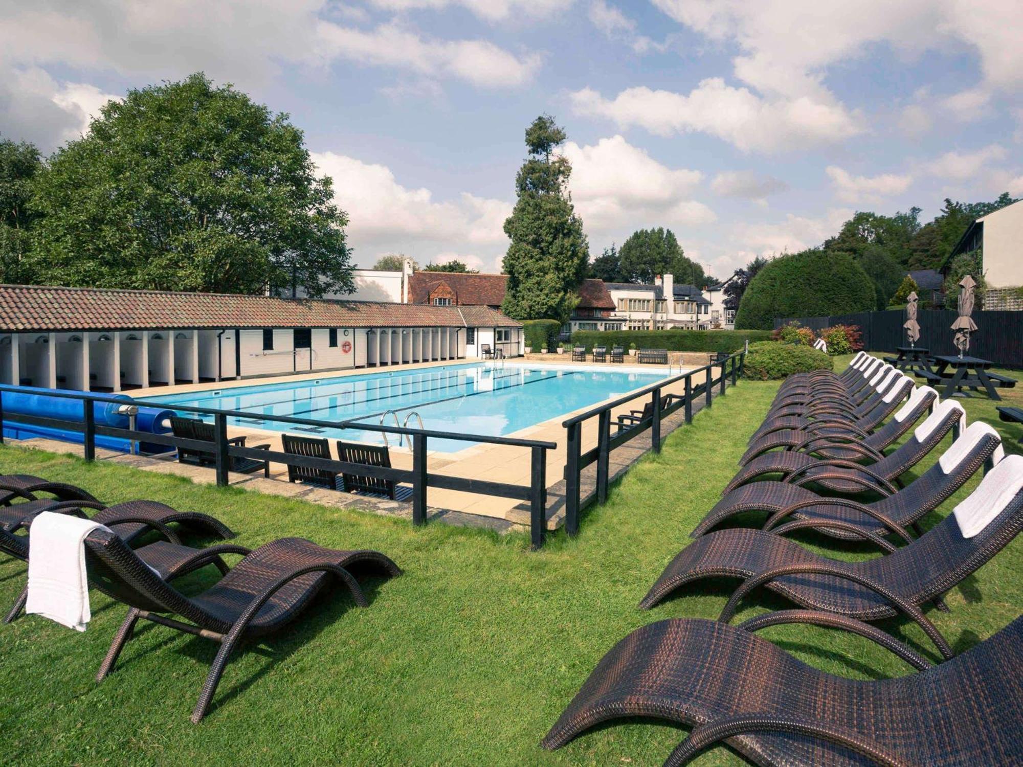 Sunday Box Hill Burford Bridge Hotel Dorking Extérieur photo